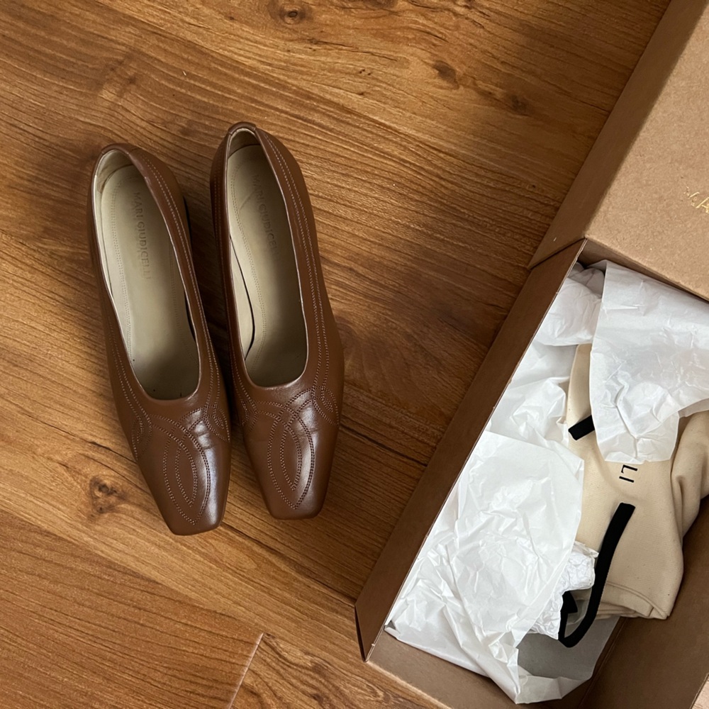 Mari Giudicelli Loren Ballerina Pump with Western Stitching - Picture 3 of 4